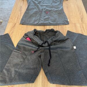 Women’s scrub set, top xs & bottom petite xs